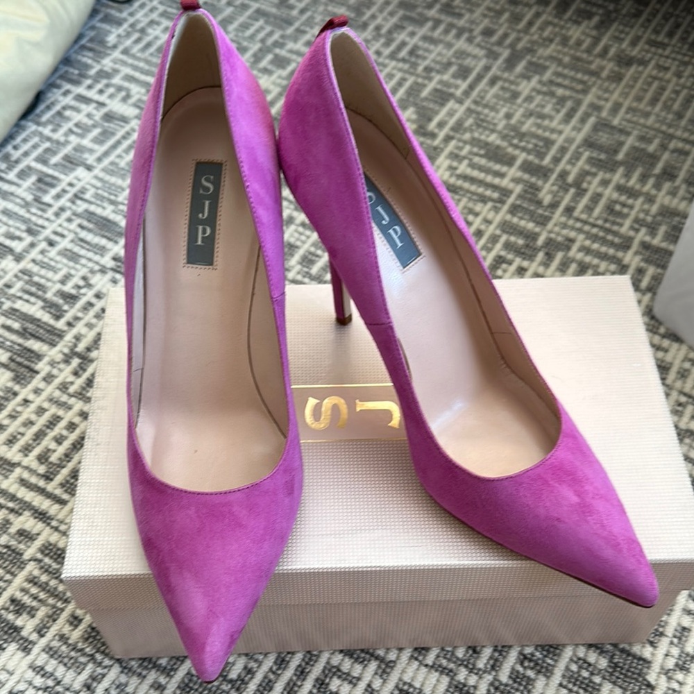 Pristine condition SJP suede fawn